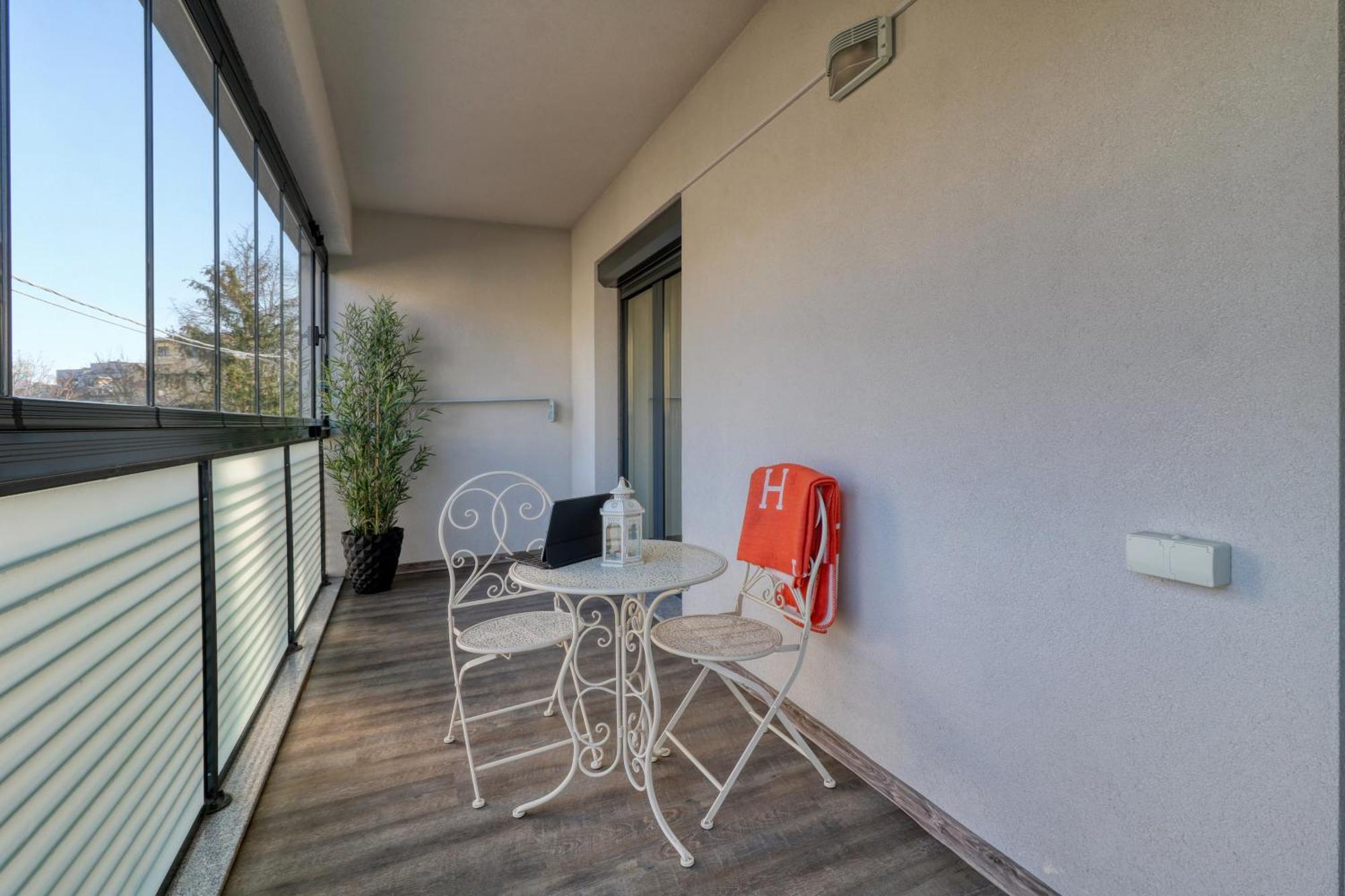 Herastrau Luxury Studios Bukares Bagian luar foto